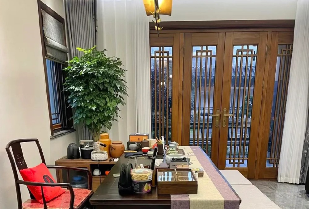 宅承古韵·门启风华——别墅仿古门窗,镌刻东方栖居美学